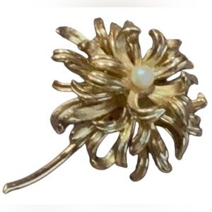 Signed Boucher Chrysanthemum Brooch Faux Pearl Gold Tone Vintage Floral Pin